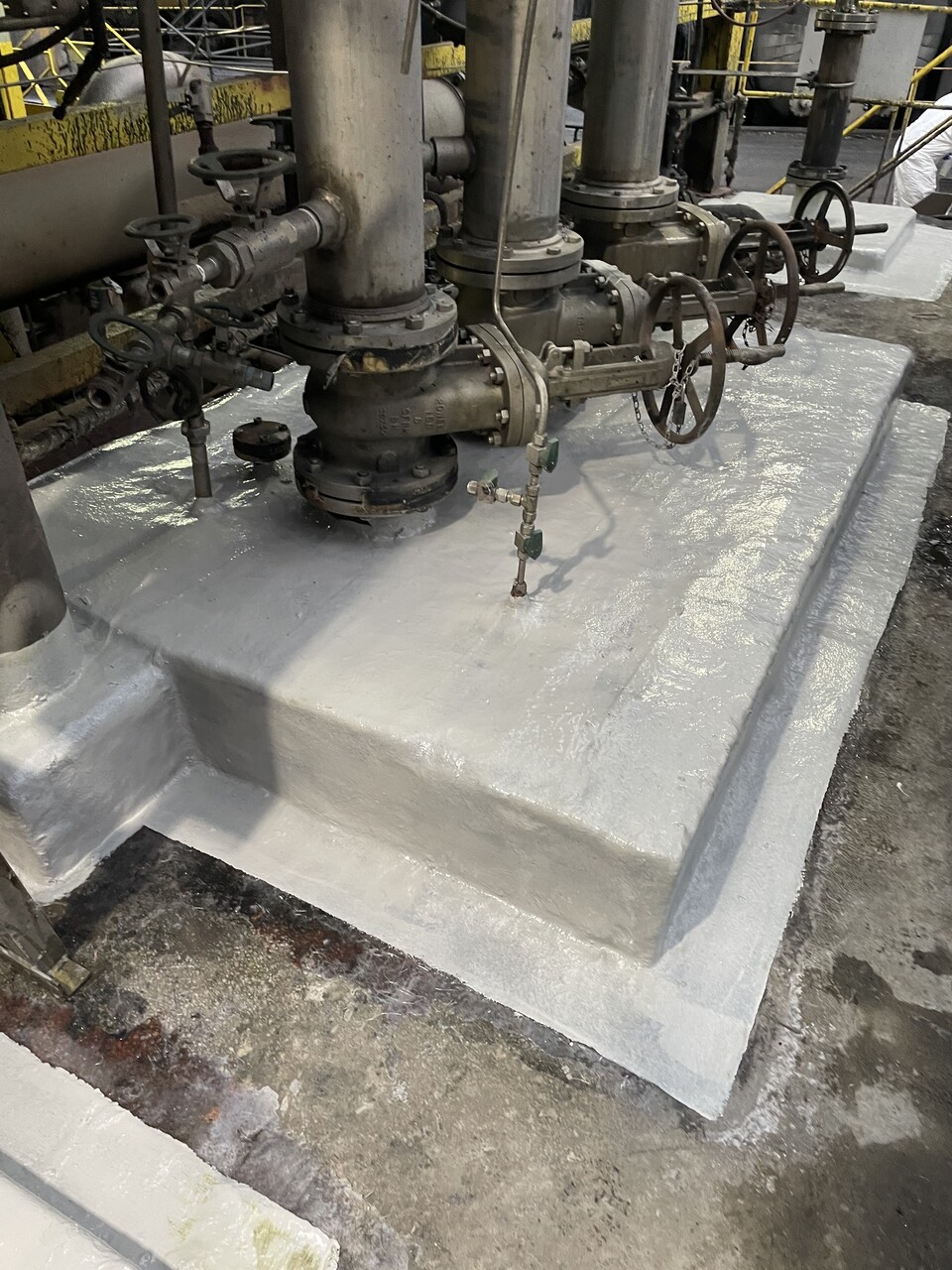 Composite reinforcement on damaged concrete